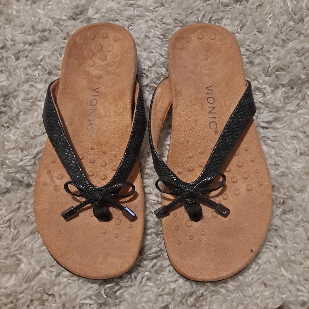 Vionic Black Strap Tan Footbed Women's Orthotic Thong Sandals